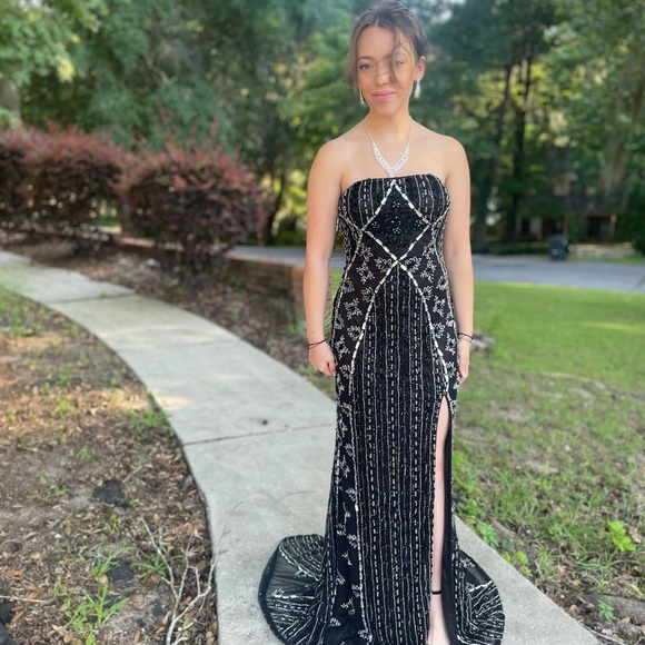 Size 0 Strapless Prom Dress - Picture 4 of 4